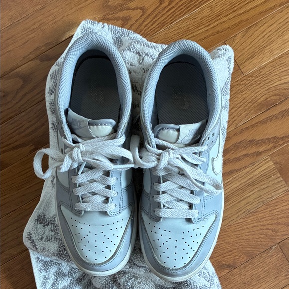 Nike Grey and White Dunks - Picture 5 of 5